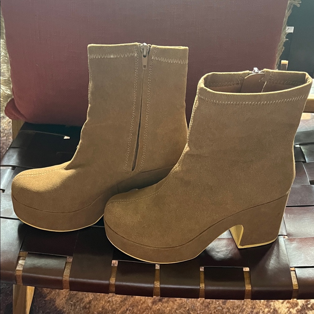 BEACH by Matisse. Brown Suede Ankle Boots